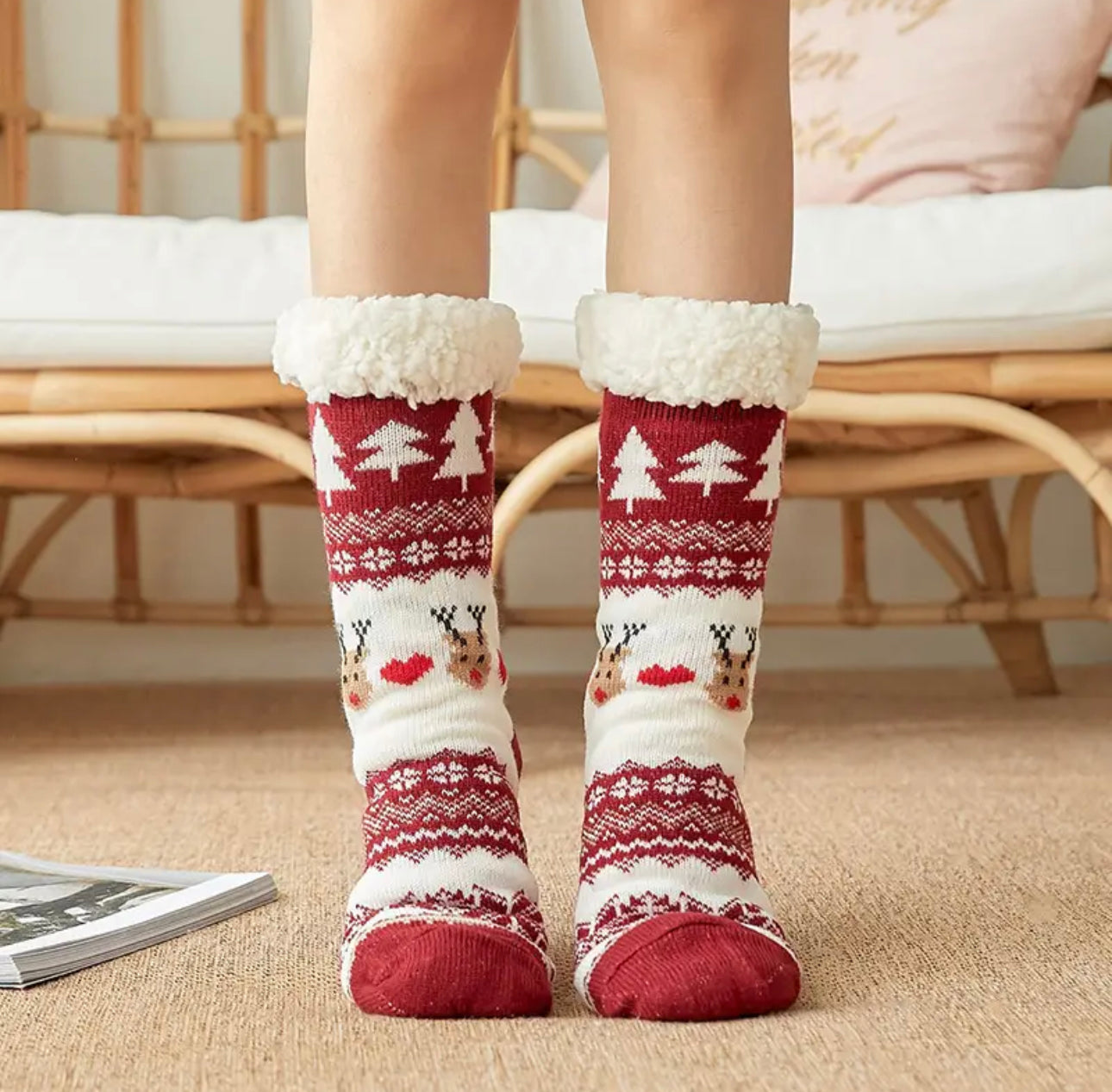 Dicke Fuzzy-Socken mit winterlichem Design