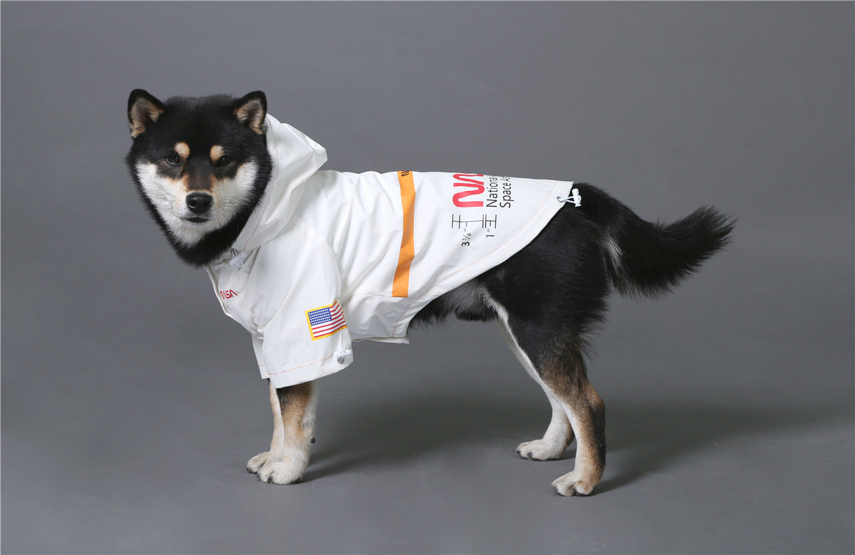 In unserem luxuriösen Regenmantel sieht Ihr Hund aus wie ein echter Astronaut - bereit für Weltraumspaziergänge und Spaziergänge im Regen! 🌧️🐾 #LuxusHundekleidung #Hundebekleidung #SpaceSuit #HundeKostüm
