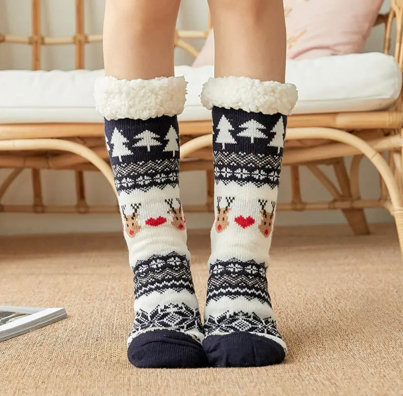Dicke Fuzzy-Socken mit winterlichem Design